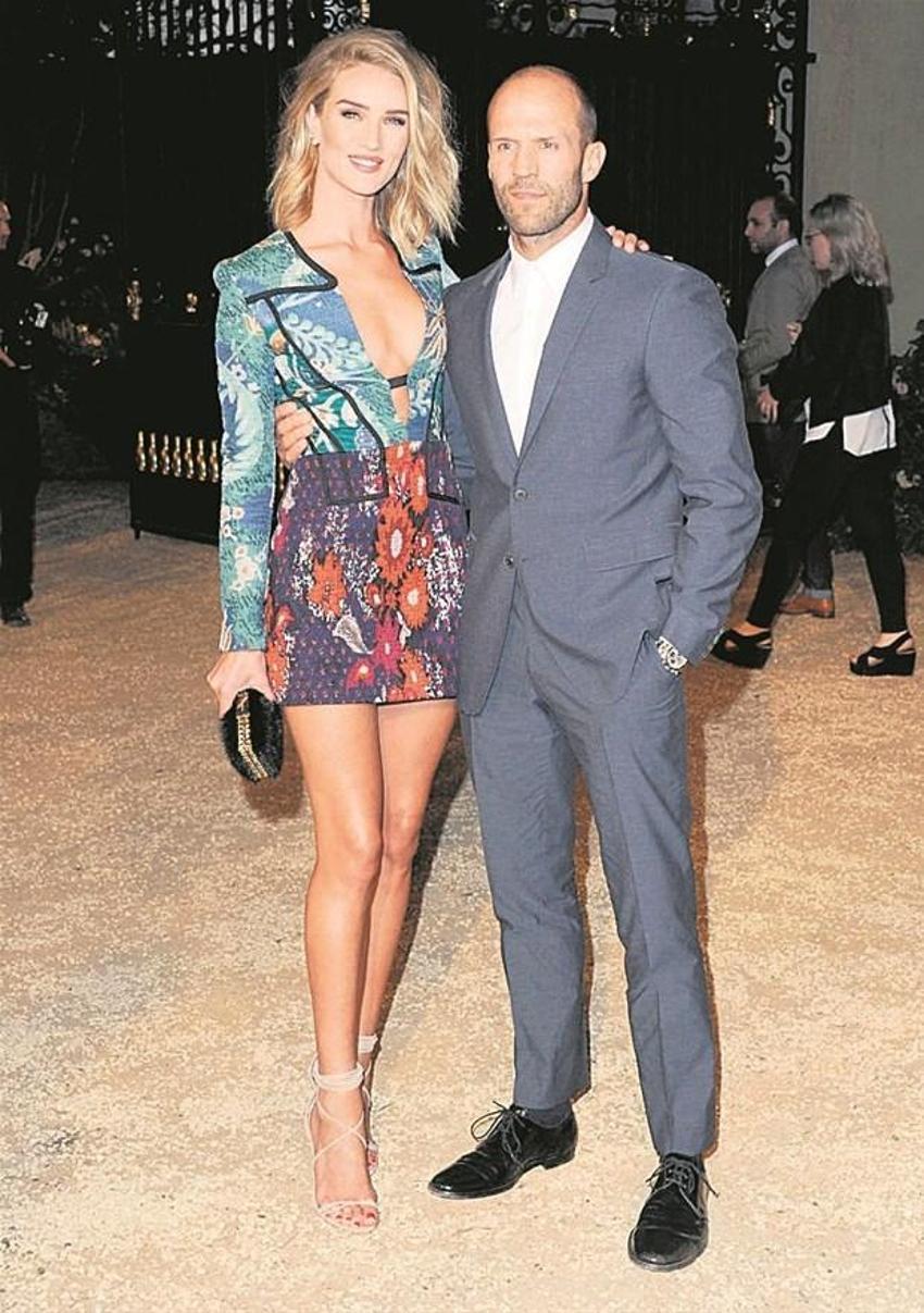Rosie Huntington-Whiteley yatakta...