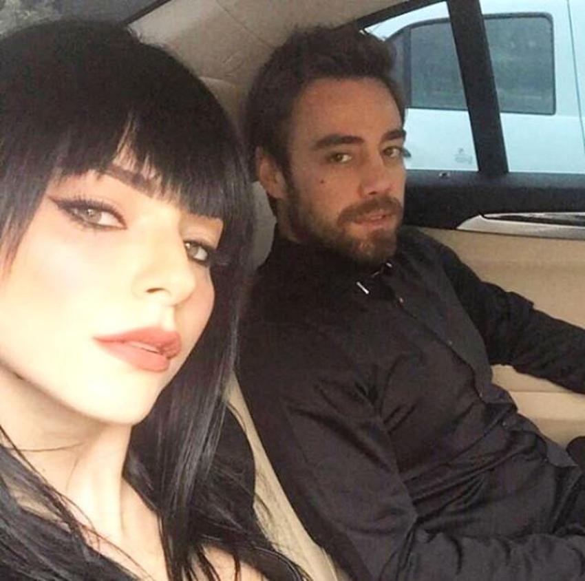 Hande Erçel'i şoke eden haber!