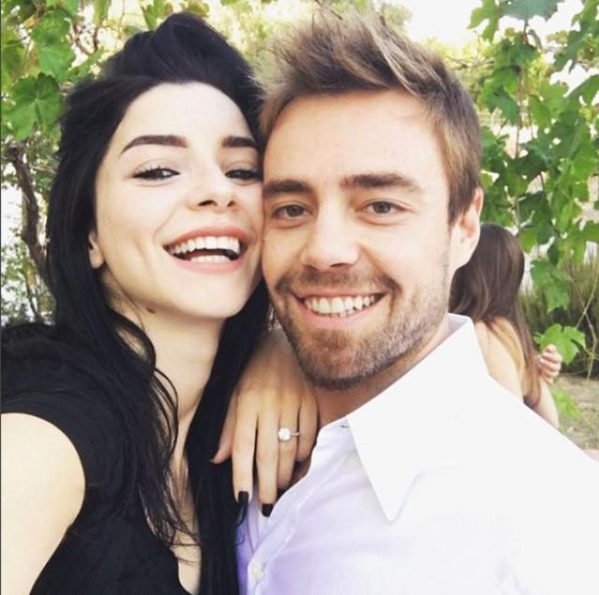 Hande Erçel'i şoke eden haber!