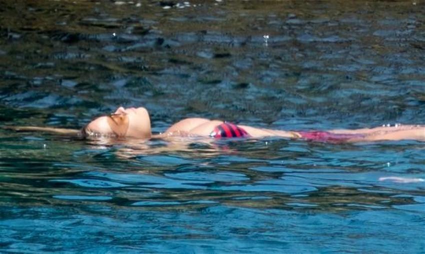 Rita Ora haftada 143 bin TL kazanıyor!