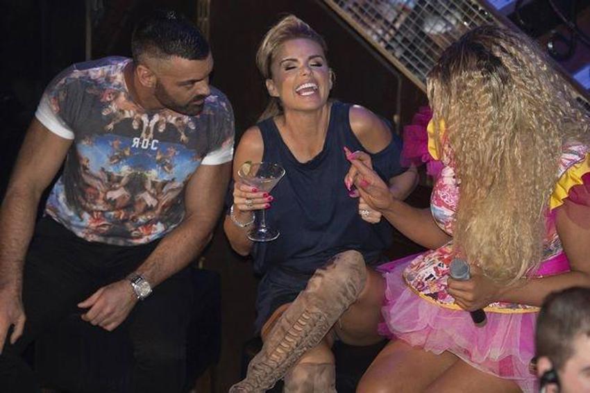 Katie Price'ten üzücü haber! Yüzü...