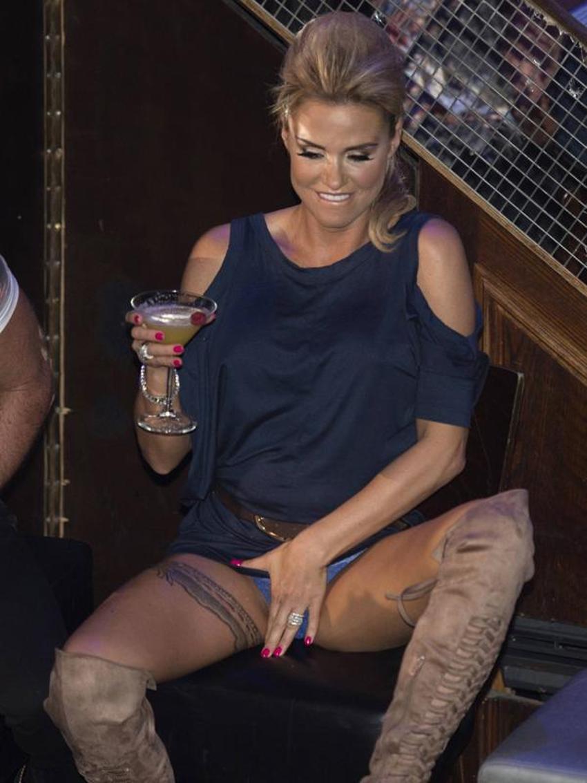 Katie Price'ten üzücü haber! Yüzü...