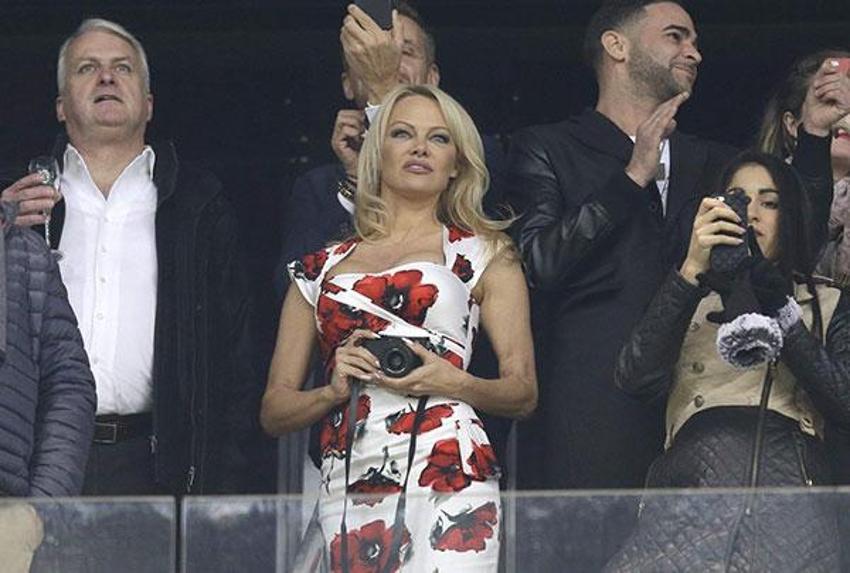 Pamela Anderson: Sevgilimle vücut diliyle anlaşıyoruz!