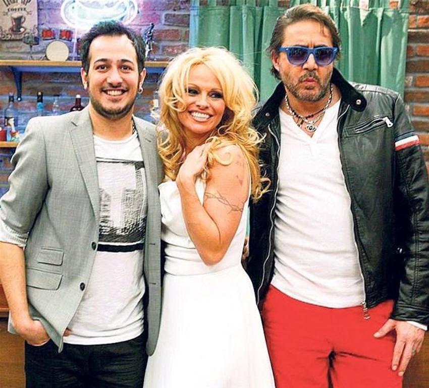 Pamela Anderson: Sevgilimle vücut diliyle anlaşıyoruz!