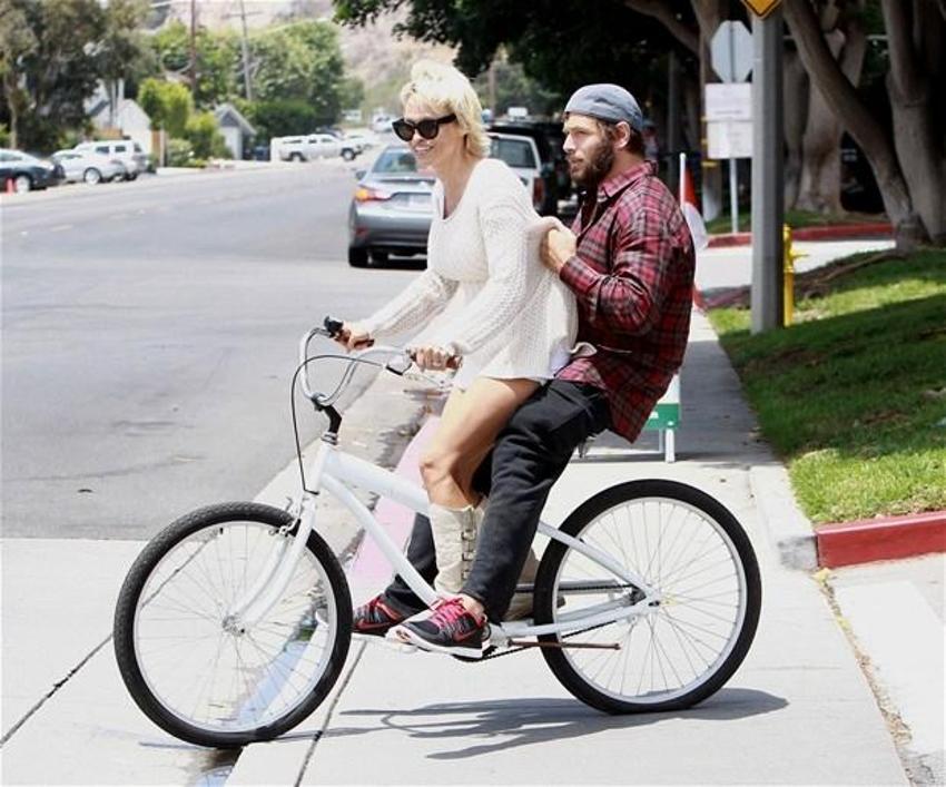 Pamela Anderson: Sevgilimle vücut diliyle anlaşıyoruz!