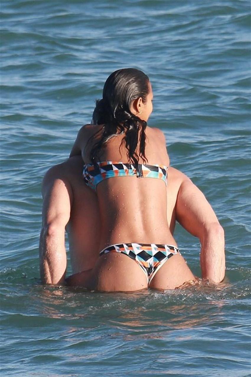Kıvanç Tatlıtuğ'a seksi partner!