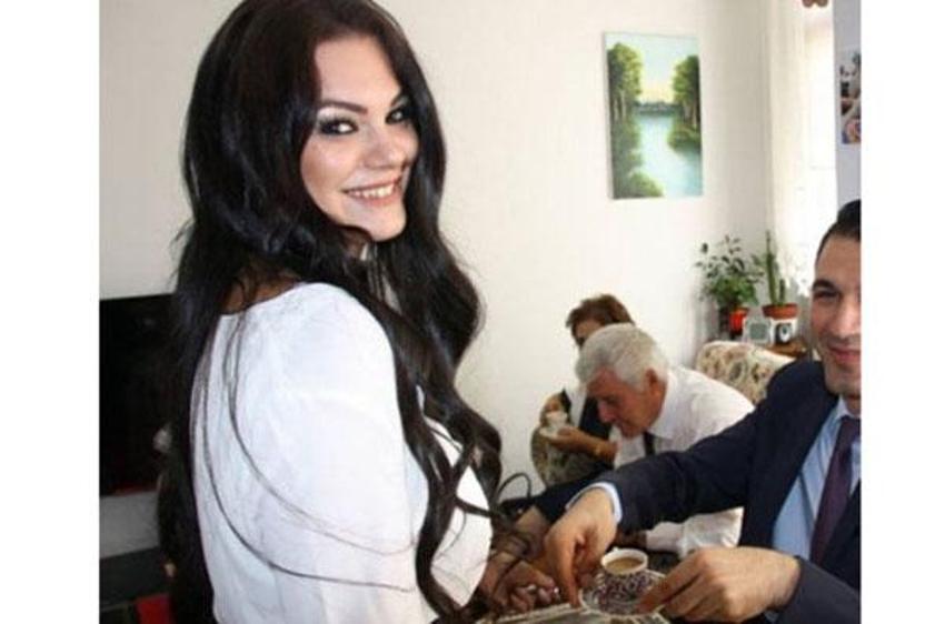 Seksi şarkıcı Nez beş dakikada boşandı!