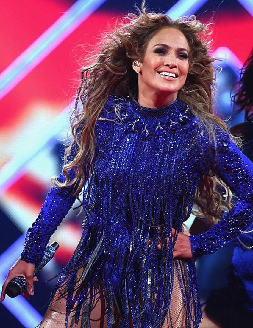 Jennifer Lopez sahnede tam 8 kere...