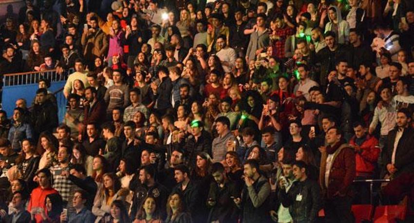 Ece Seçkin: Havada karada her yerde...