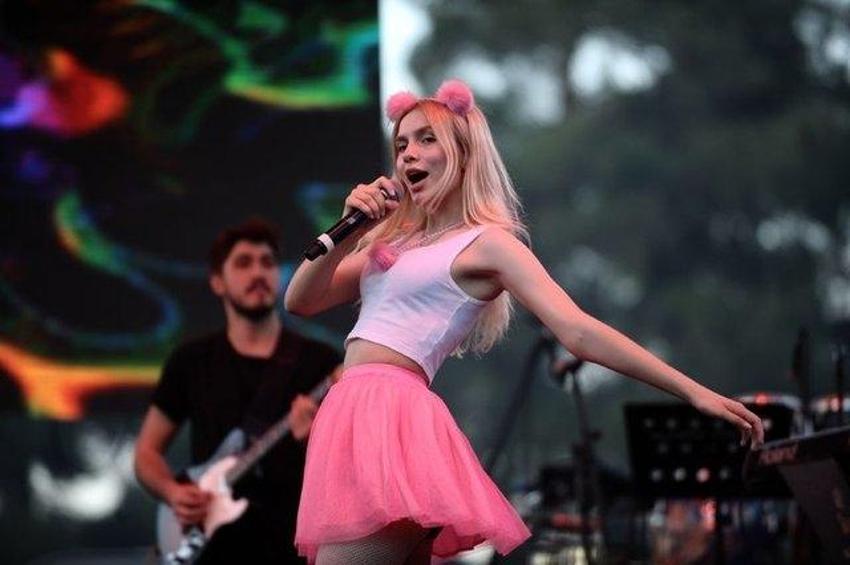 17 yaşındaki Aleyna Tilki'den dudaklarına operasyon!