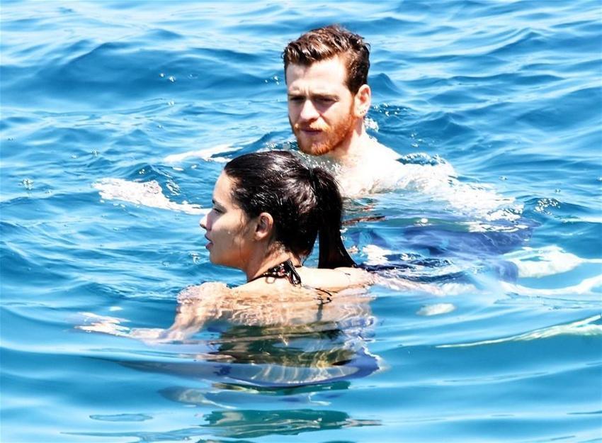 Adriana Lima ve Metin Hara sokak ortasında...