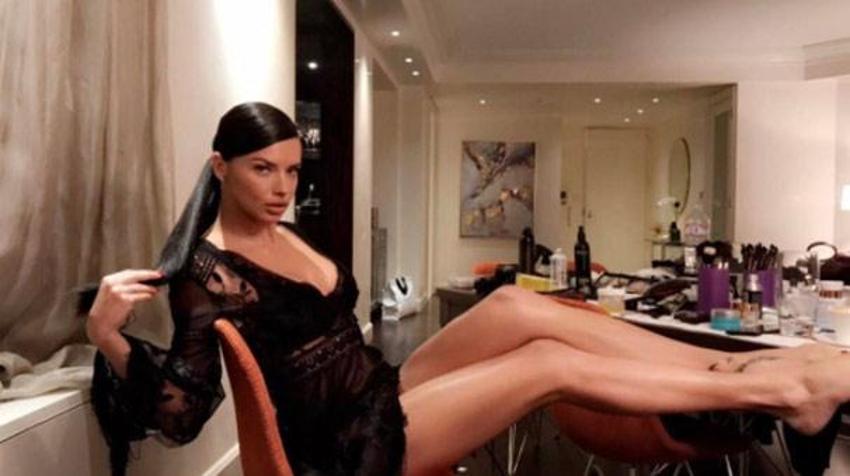 Adriana Lima ve Metin Hara sokak ortasında...