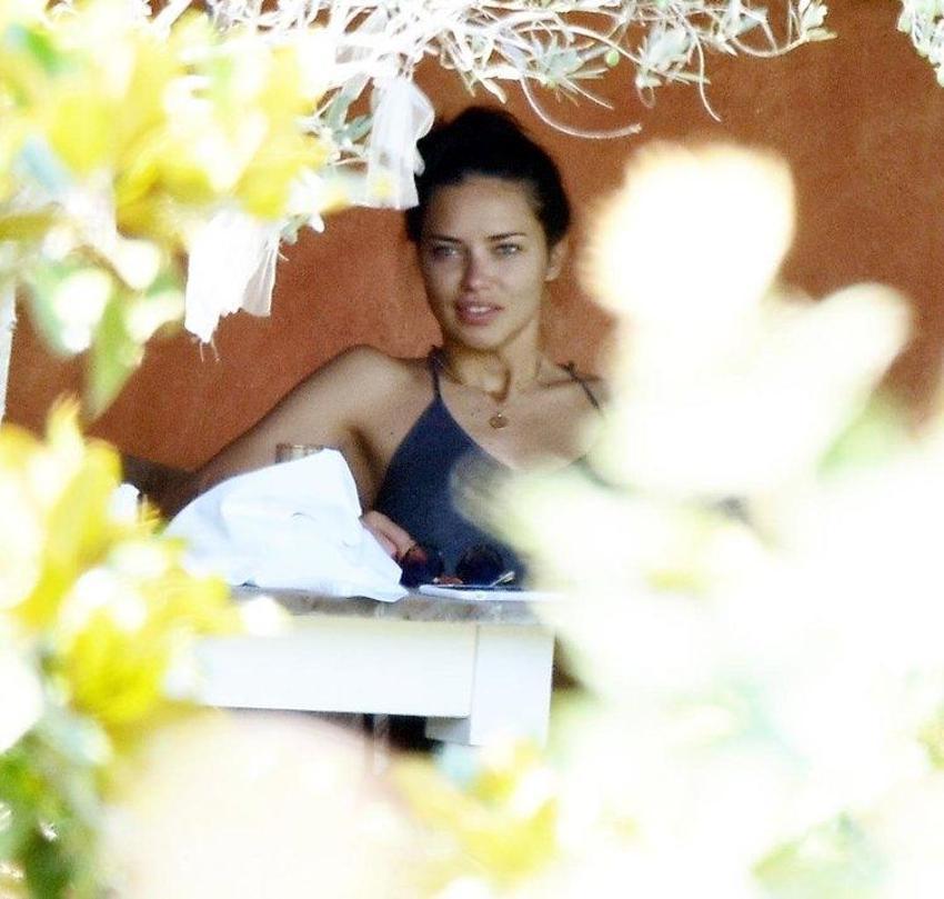 Adriana Lima ve Metin Hara sokak ortasında...