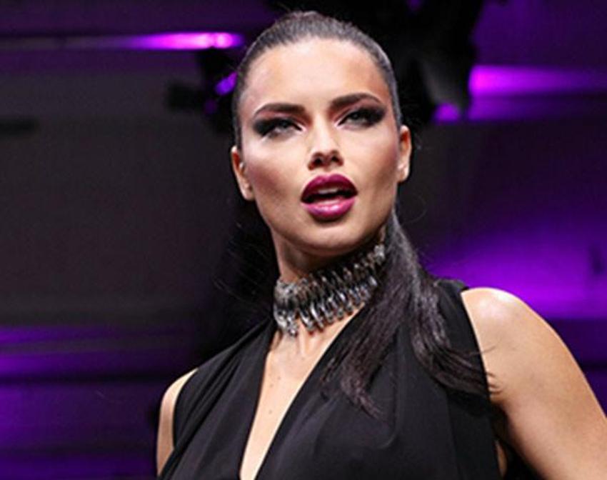 Adriana Lima ve Metin Hara sokak ortasında...
