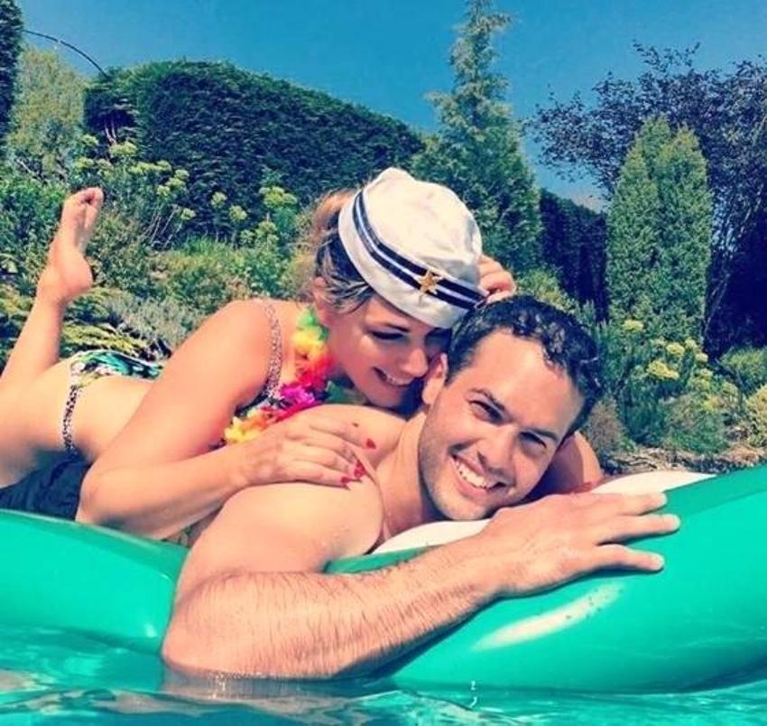 Kelly Brook paylaşmaya doymadı!