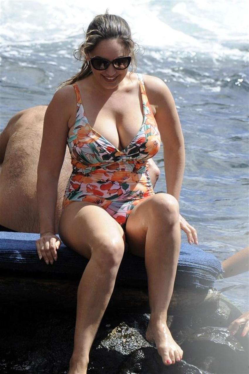 Kelly Brook paylaşmaya doymadı!