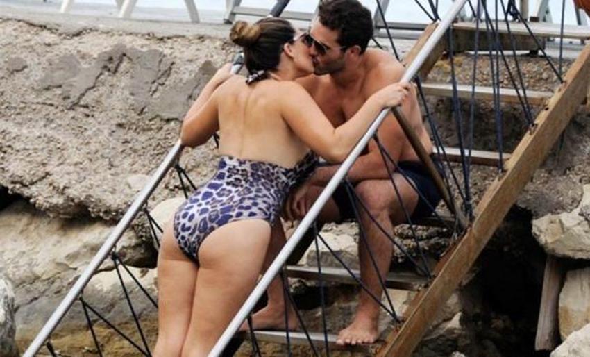 Kelly Brook paylaşmaya doymadı!