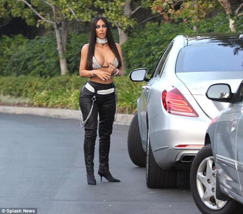 Kars’ta Kim Kardashian’a tepki!