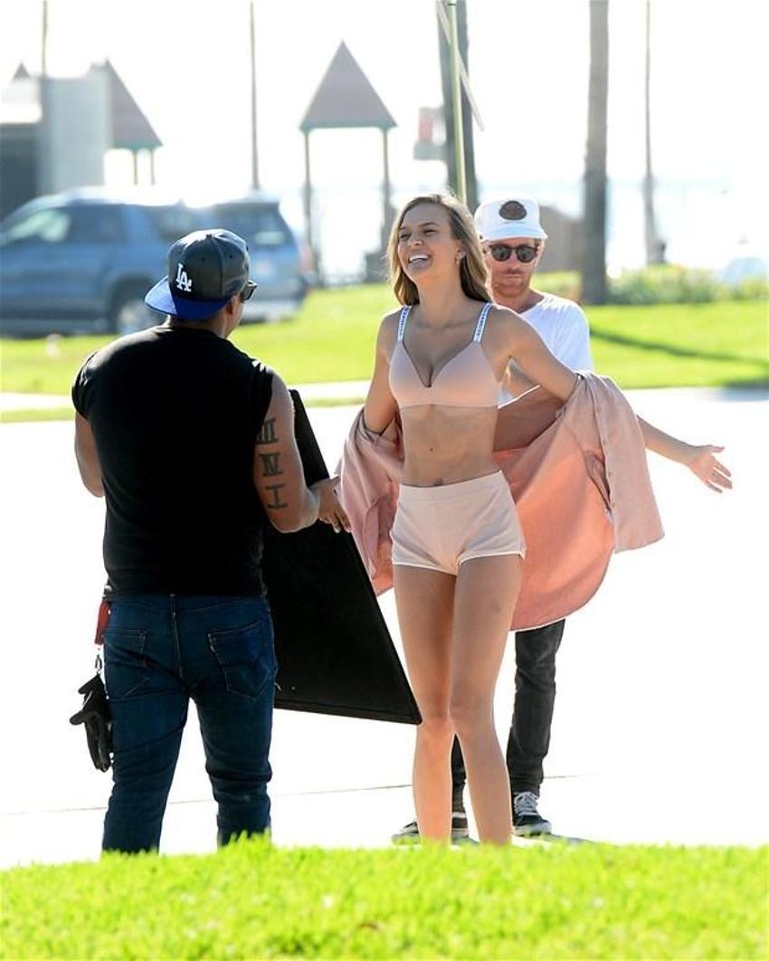 Seksi modelden flaş itiraf: Sütyenimin...