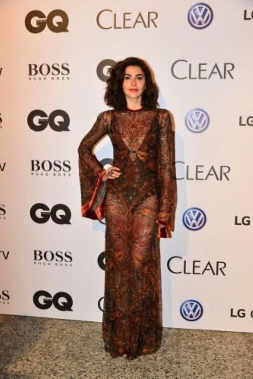 Nesrin'in transparan kıyafeti olay oldu!