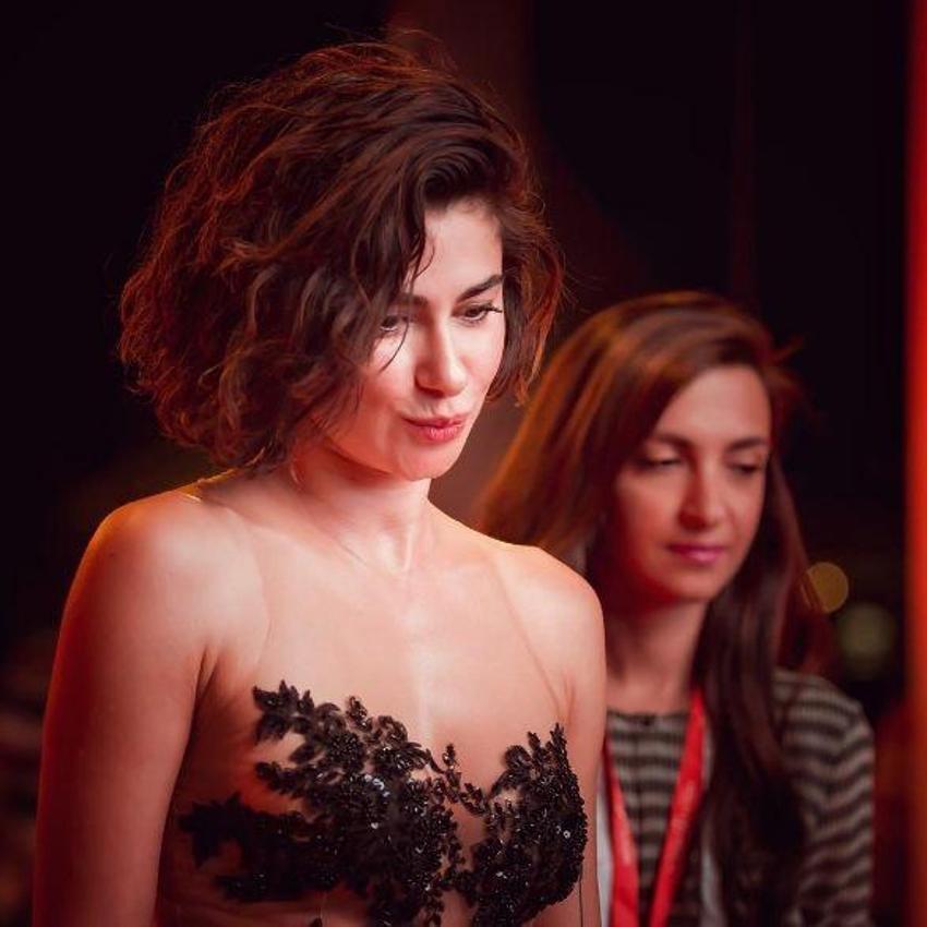 Nesrin'in transparan kıyafeti olay oldu!