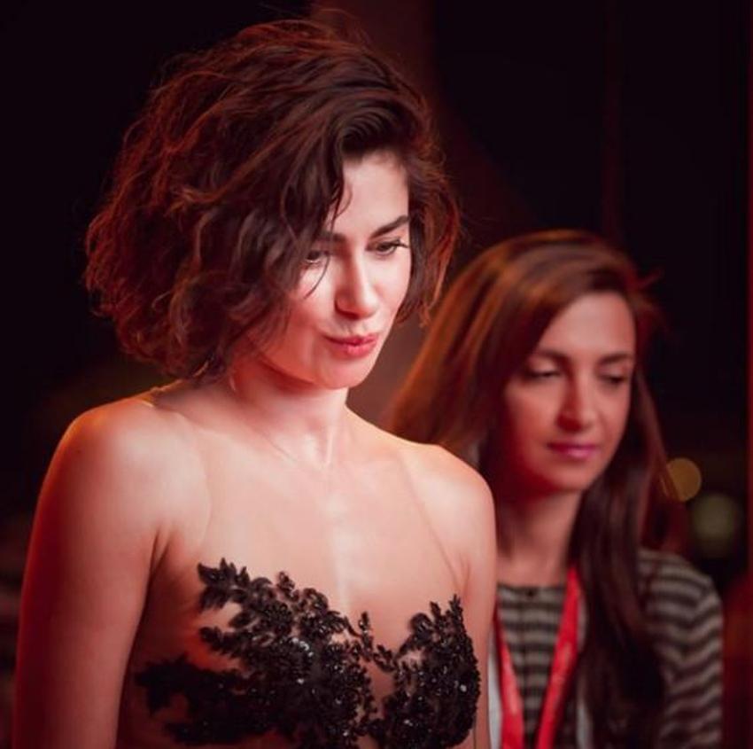 Nesrin'in transparan kıyafeti olay oldu!