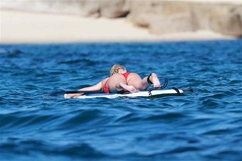 Transparan şıklık! Gören dönüp bir daha baktı...