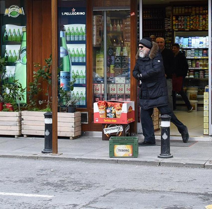 Usta oyuncu Çetin Tekindor tanınmaz halde!