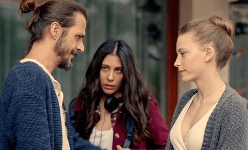 Serenay Sarıkaya'dan seksi selfie!