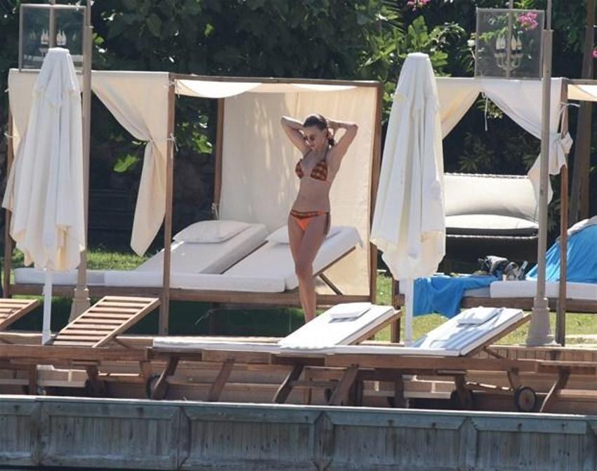 Serenay Sarıkaya'dan seksi selfie!