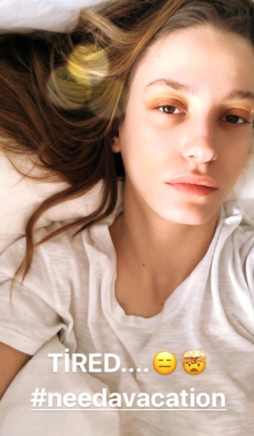 Serenay Sarıkaya'dan seksi selfie!