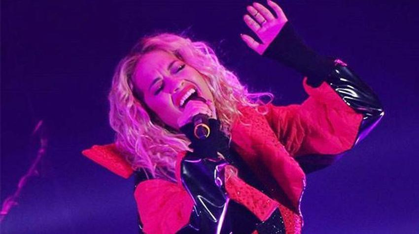 Rita Ora memleketi Kosova'da sahne aldı!