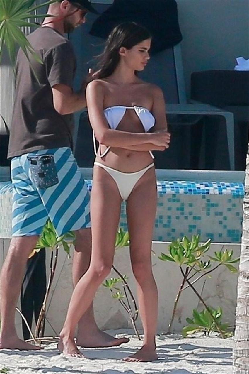 Seksi modellerin çılgın kaçamağı!