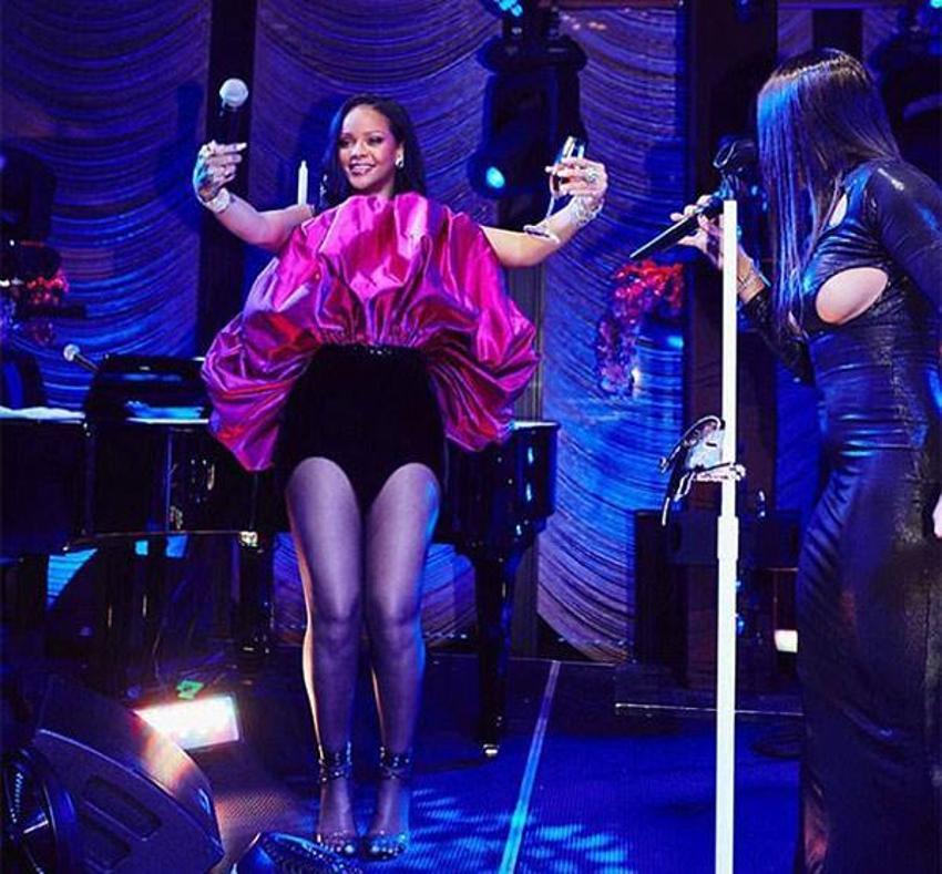 Rihanna’nın çılgın ve gizli partisi!