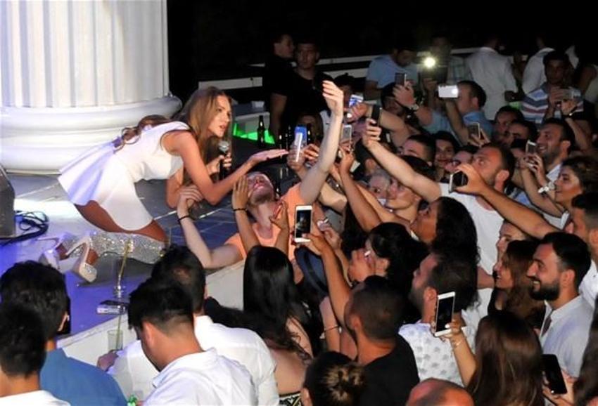 Sinan Akçıl'ın ilk konuğu eski aşkı Otilia!