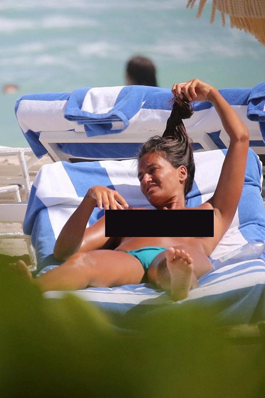 Miami'de. üstsüz güneşlenirken görüntülendi. 
