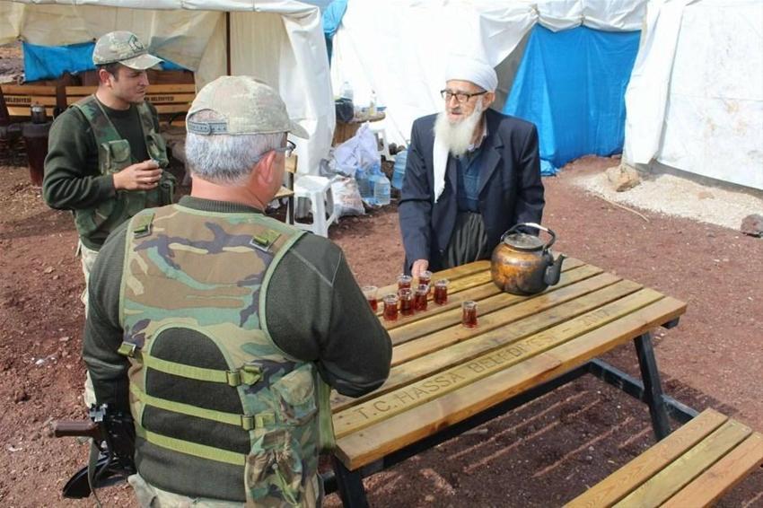 Muhammet Dede'den Mehmetçiğe çay servisi!