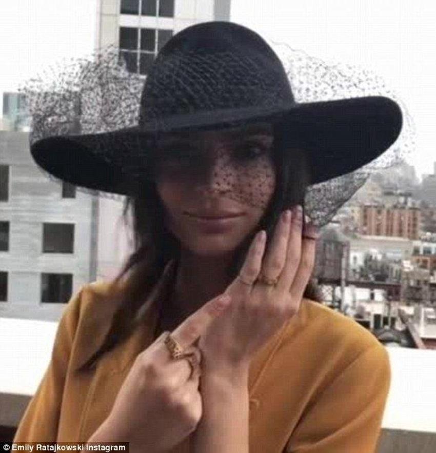Emily Ratajkowski evlendi!