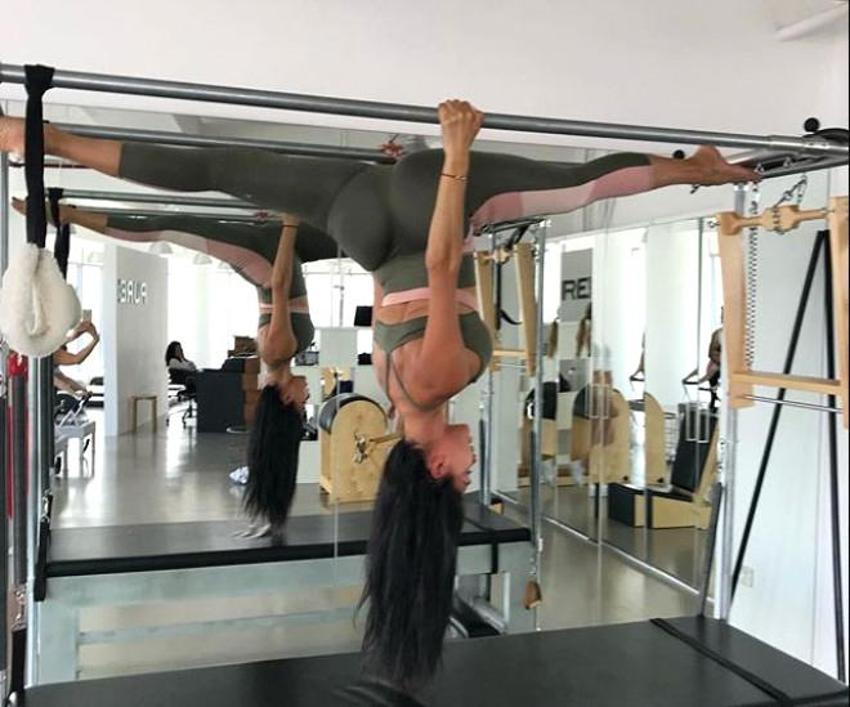 Seksi şarkıcıdan nefes kesen pozlar!