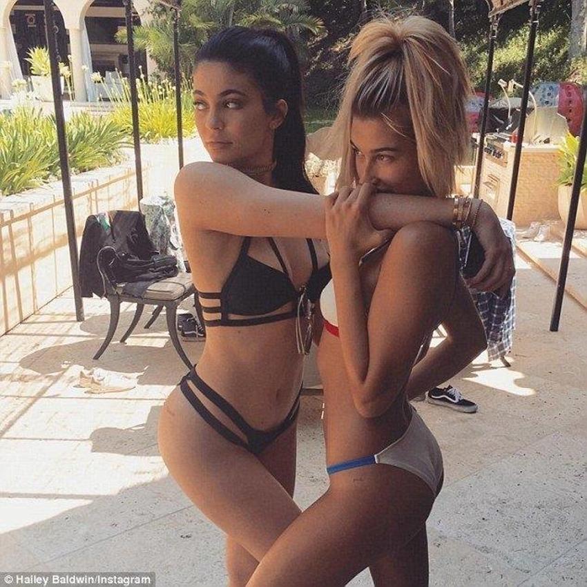 Hailey Baldwin, Türkiye kapağında!