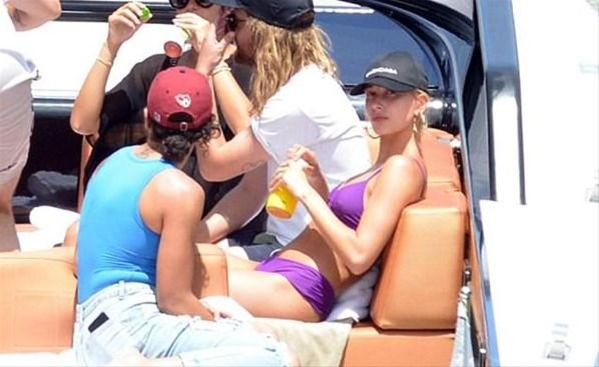 Hailey Baldwin, Türkiye kapağında!