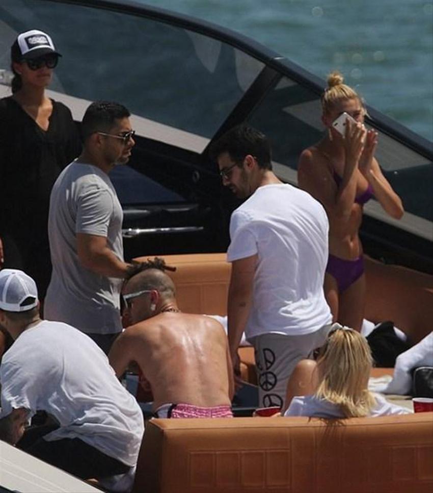 Hailey Baldwin, Türkiye kapağında!