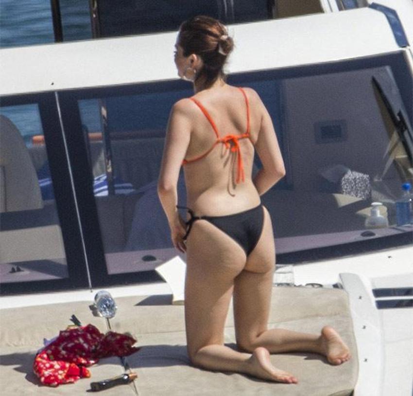 Selena Gomez'in güneş banyosu