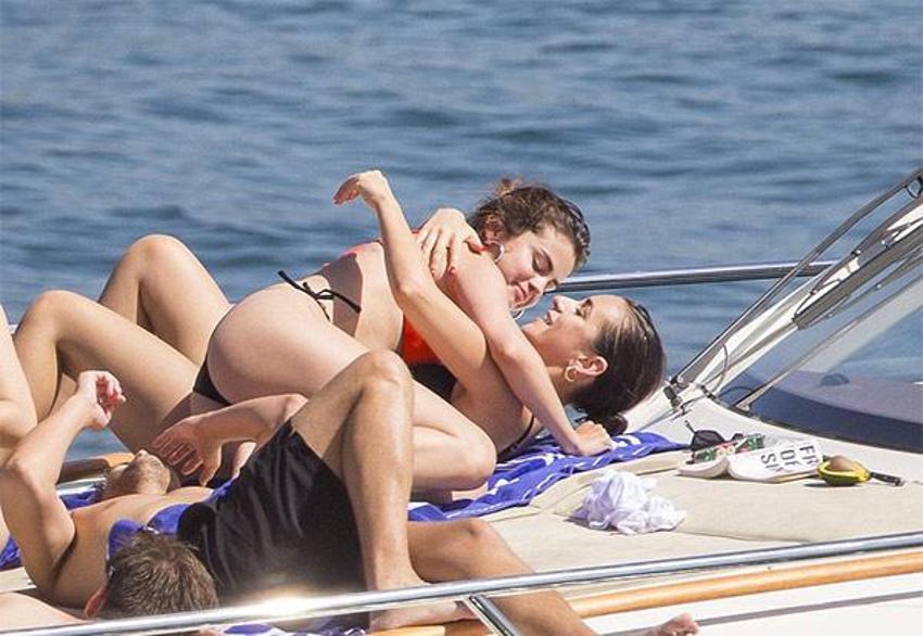 Selena Gomez'in güneş banyosu