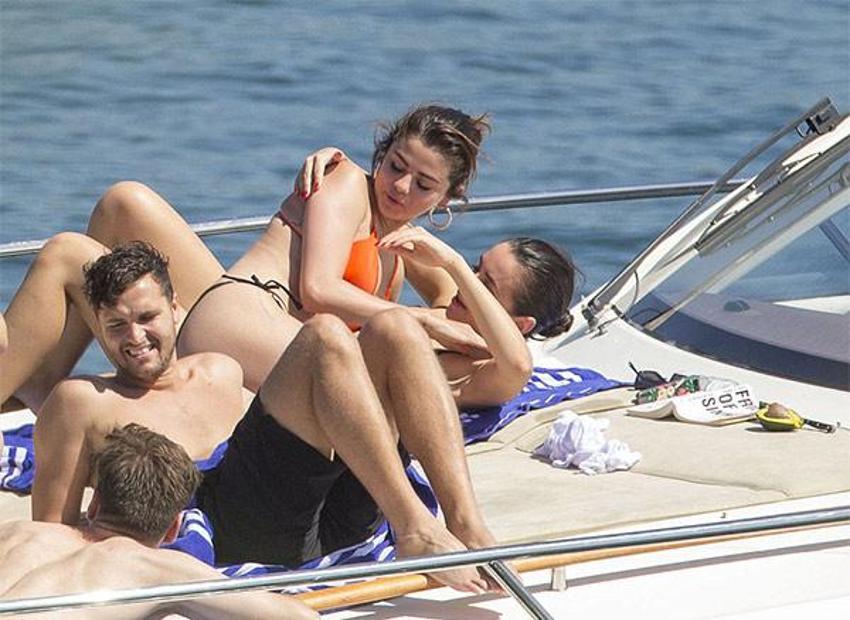 Selena Gomez'in güneş banyosu