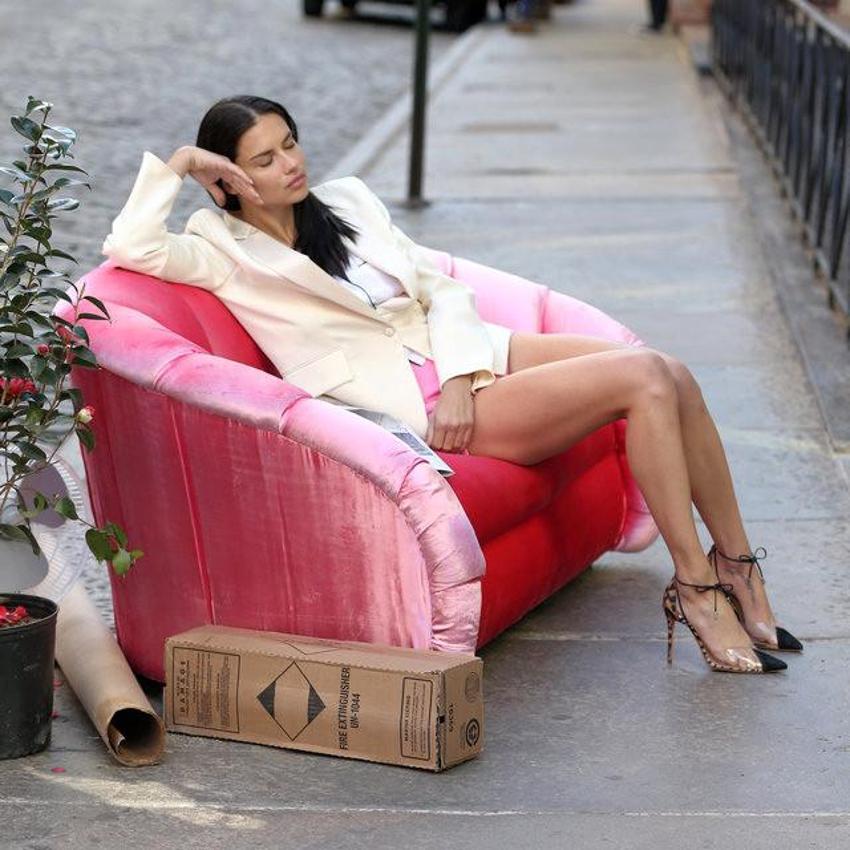 Adriana Lima 'çıplaklık' kuralını yıktı!