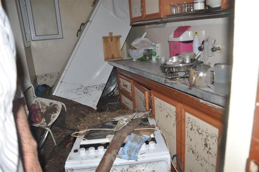 Şanlıurfa'da şiddetli yağış! Ev ve araçlar zarar gördü