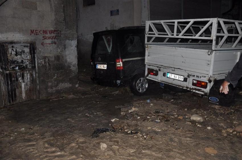 Şanlıurfa'da şiddetli yağış! Ev ve araçlar zarar gördü