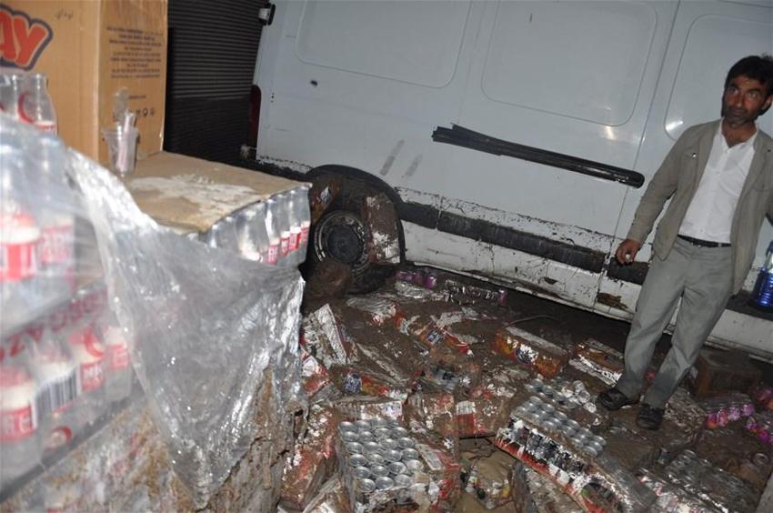 Şanlıurfa'da şiddetli yağış! Ev ve araçlar zarar gördü