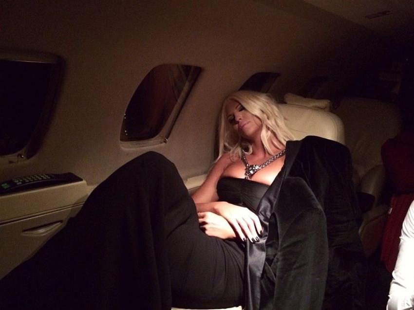 Jelena Karleusa'dan yine olay paylaşım!
